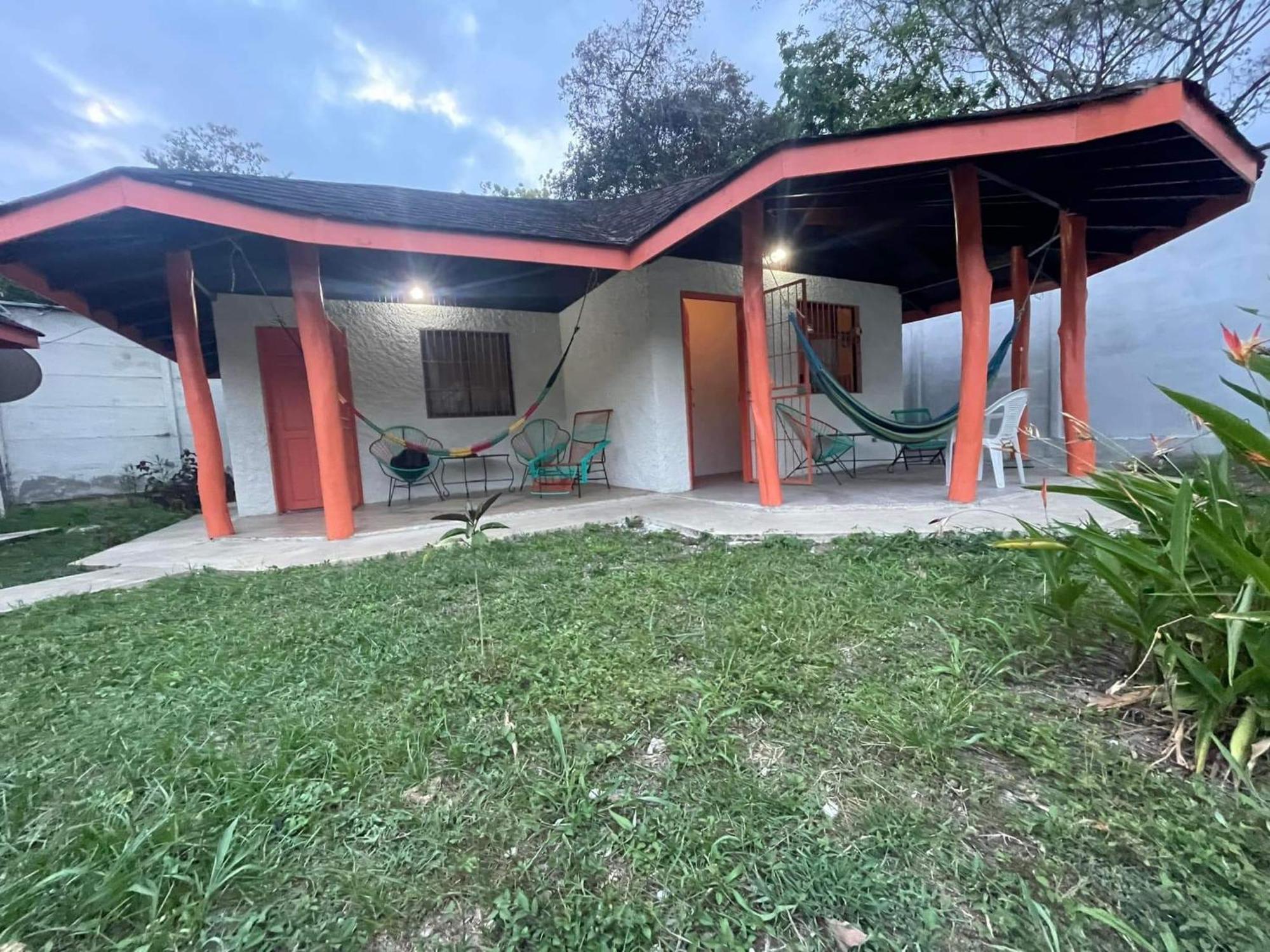 Homestay Cactus Frente Ala Playa Cahuita
